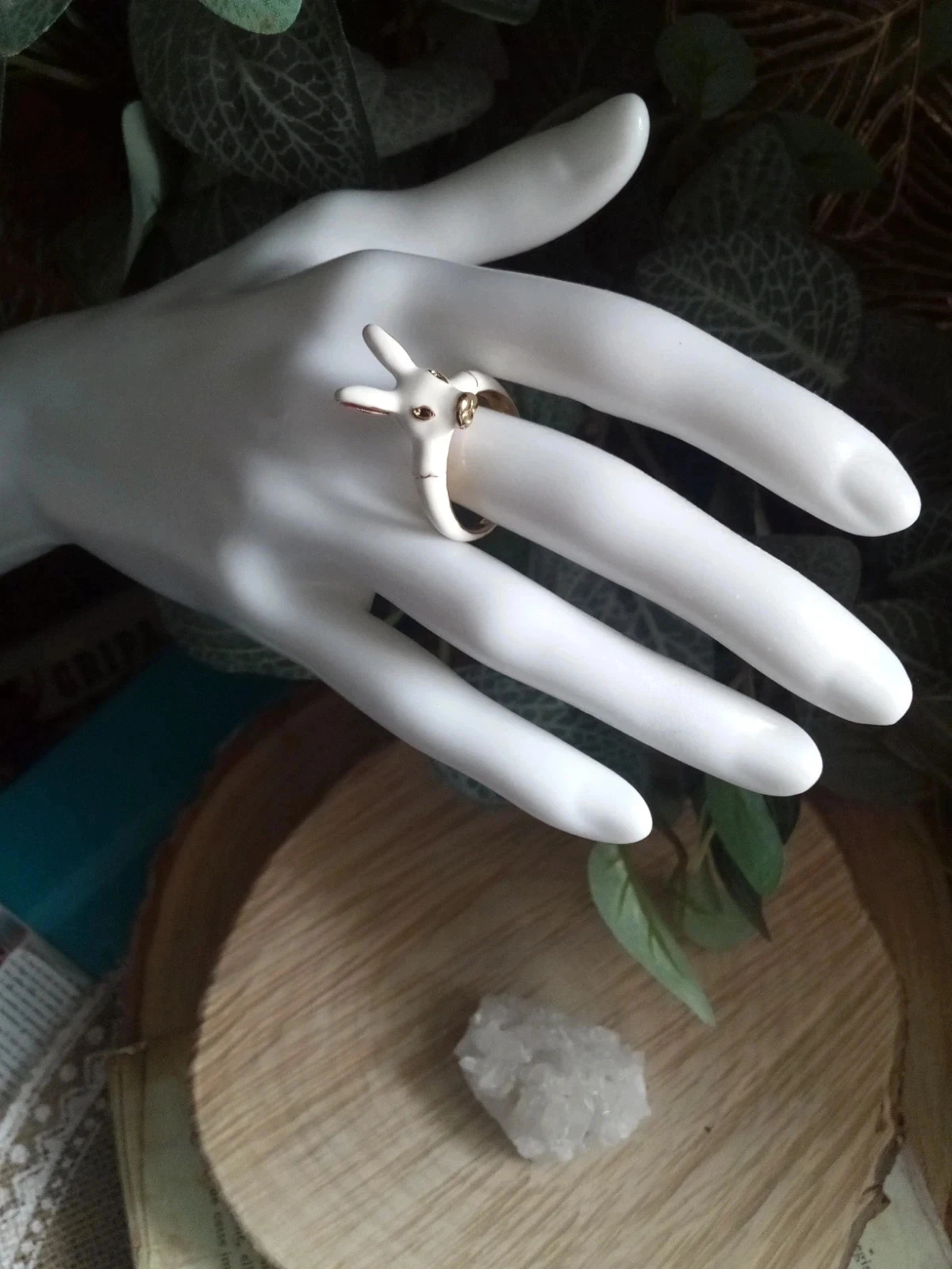 Anillo esmaltado de conejo blanco – photo 4